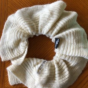 Wooden Ships knitted ruffle collar or scarf Ivory in colour.